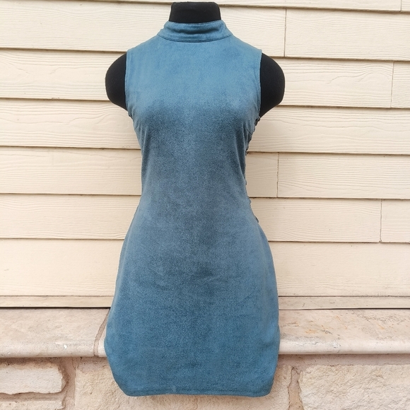 Windsor Dresses & Skirts - Windsor short sleeveless aqua blue dress size M‎ with two sides on the sides